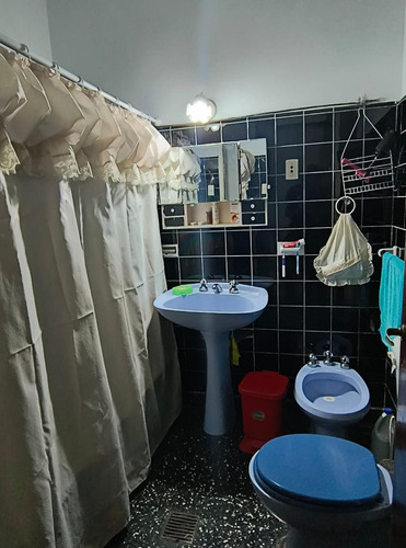 Casa En Venta - 2 Dormitorios 2 Baños - 275mts2 - Tolosa