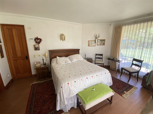 Casa En Venta De 8 Dorm. En Colina