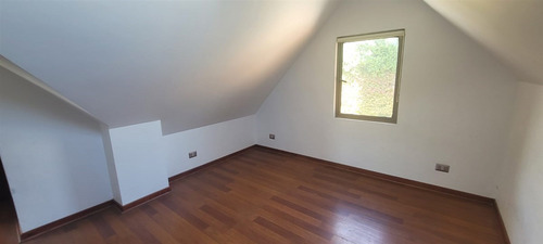 Casa En Venta De 6 Dorm. Colegio Dunalastair Peñalolen