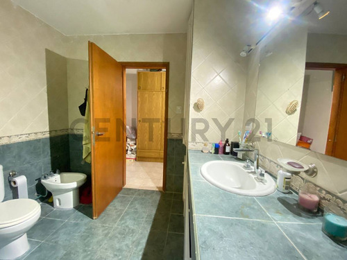 Venta De Casa 6 Ambientes 2 Dormitorios En Solares Del Carcarañá, Oliveros