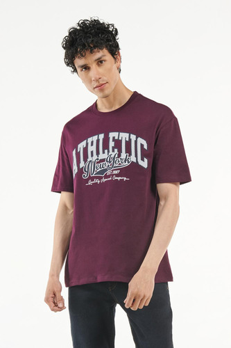 Camiseta Roja Violeta Con Diseño College Deportivo Y Manga C