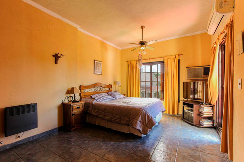 Venta De Casa 5 Ambientes Con Piscina En Haedo Sur