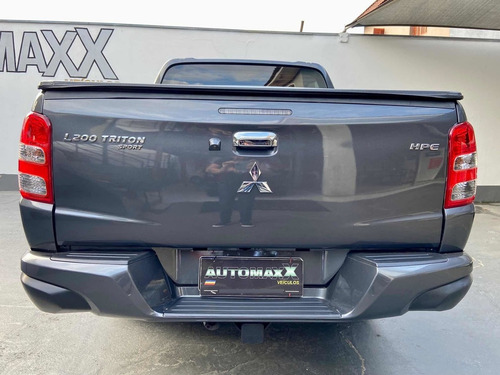 Imagem 10 de 12 de Mitsubishi L200 2.4 Triton Sport Hpe Cab. Dupla 4x4 Aut. 4p