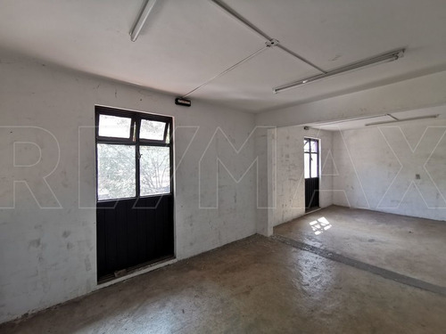 Casa En Esquina Con 430 M2 De Construcción.