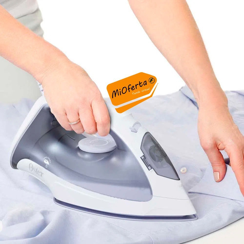 Combo Oster Licuadora Blstkagrpb + Plancha Gcstbs3802