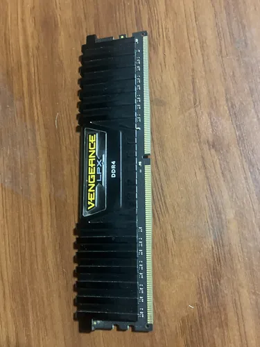 Memoria Ddr4 8gb Corsair Vengeance Lpx 2400mhz Gamer (Usado)