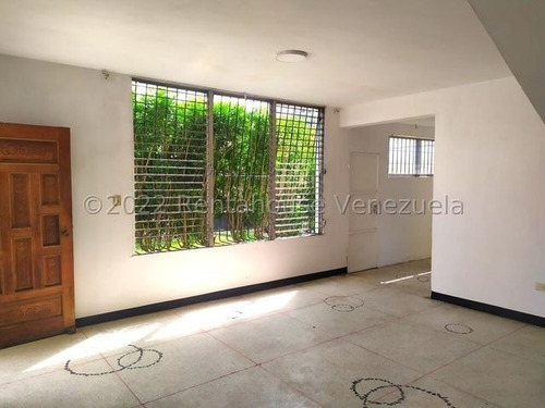 Imagen 20 de 30 de Casas En Venta Zona Centro - Este De Barquisimeto Cod # 23-12140 Centrica Y Con Potencial Comercial. Asesor Inmobiliario Katty Vasquez 412-1498654. Pide Tu Cita! Excelente Oportunidad De Negocio!!....