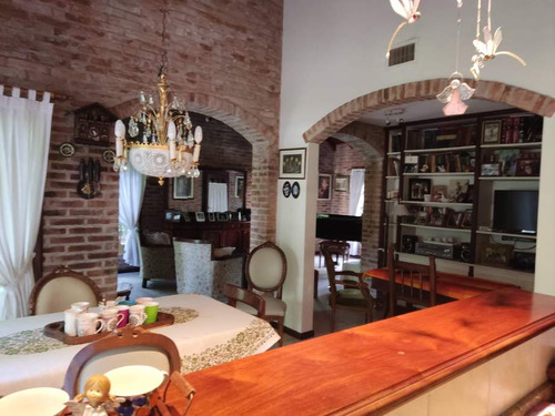 Chalet En Venta En Parque Leloir