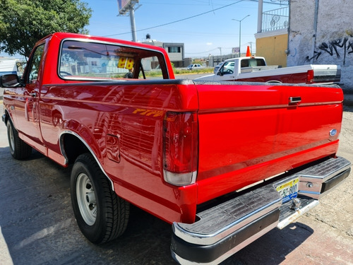Imagen 6 de 12 de Ford F-150 Estandar 8 Cil.