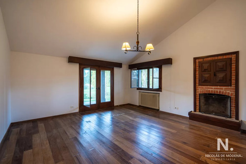 En Venta Casa De 4 Dormitorios, Con Agradable Entorno En Golf, Punta Del Este.