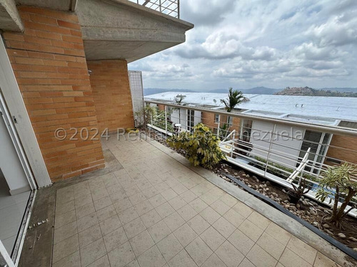 Espectacular Apartamento Duplex Con Clima De Montaña Y Terraza, Urb. Alto Hatillo. Mo 24-24908