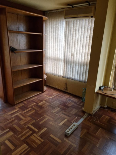 Imagen 10 de 16 de Oficina - Andes Y 18, Oficina Con Vista A Plaza Independencia , 300 M2 !!