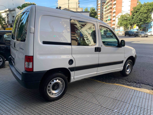 Imagen 5 de 15 de Citroën Berlingo Business Mixto Hdi 2022
