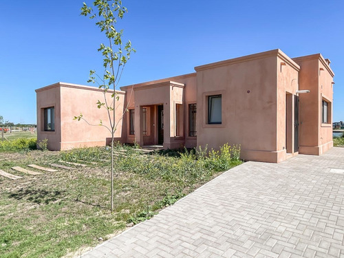 Imagen 5 de 30 de Muy Practica Casa 3 Dorm A Estrenar, Al Lago, En Venta, En San Sebastián, Pilar