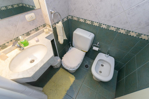 Increible Duplex 6 Ambientes Con Balcon Terraza Y Quincho Propio Con 2 Cocheras.