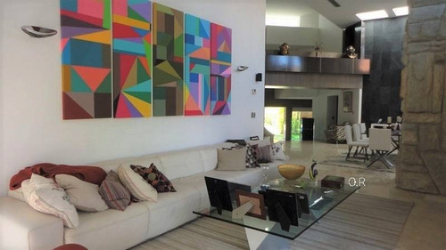Imagen 6 de 30 de Leal Pérez Vende Majestuosa Casa En Urbanización Guataparo Con Piscina