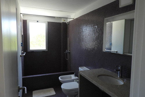 Venta Casa 4 Dormitorios Con Piscina Y Gran Fondo En Solanas