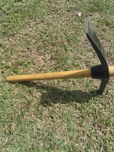 Imagen 2 de 3 de Piqueta Para Albañil Pala - Pico, Con Mango De Madera
