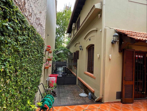 Venta Casa Pocitos 4 Dormitorios, 2 Baños, 3 Cocheras