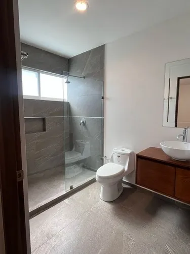 Casa En Venta En Real Del Bosque, Sótano, 4 Recámaras, 4.5 Baños, Equipada, Lujo