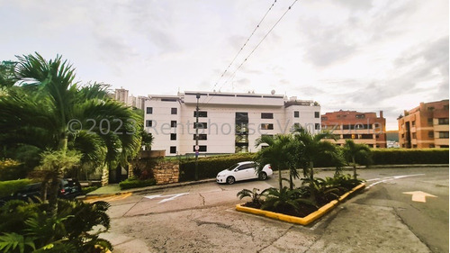 Bello Apartamento Muy Bien Conservado, Con Ventanales Grandes Para Disfrutar Una Hermosa Vista Panorámica. En Venta El Peñon Mls #23-31098 Carmen Febles 