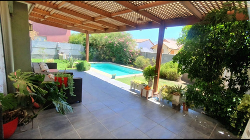 Condominio Privado Con Piscina Y Excelente Conectividad