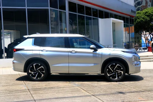 Mitsubishi All New Outlander 2.5l 4x4. Eo