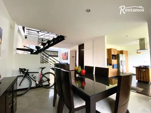 Casa En Arriendo En Loma Del Escobero. Cod A11426