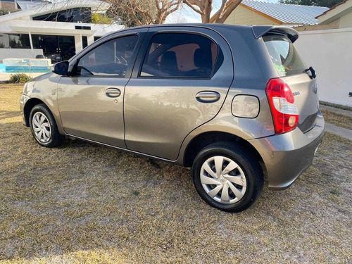 Imagen 3 de 16 de Toyota Etios 2017 1.5 Xs