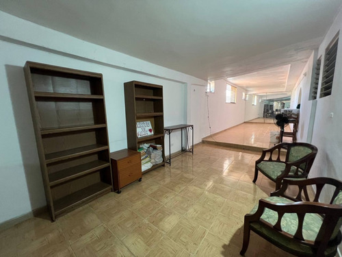 Casa Con Piscina Urbanización Andrés Bello Maracay