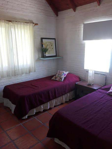 Alquiler Anual,casa De 4 Dormitorios Y 2 Baños En El Corazon De La Barra!