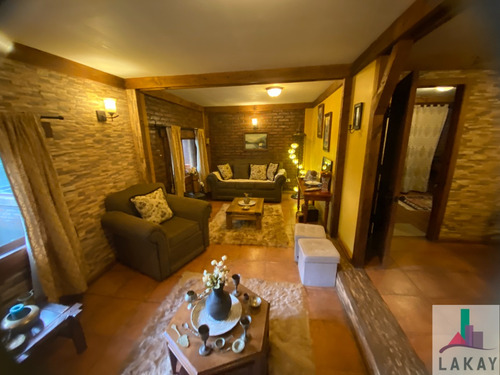 Casa De 122m2 + Quincho Y Piscina + Casa Huésped En 1800m2