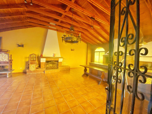 Venta Casa Con Galpón 172 M2 Patio Terraza Quincho Lanus