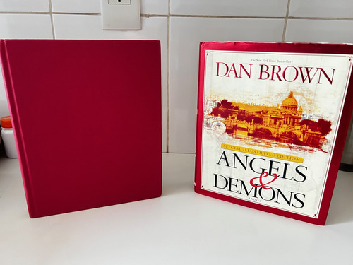 Angels & Demons: Special Illustrated Collector's Edition - Livro Anjos & Demônios Ilustrado - Em Inglês Dan Brown (Usado)