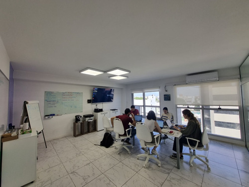 Vende Amplia Y Hermosa Oficina Zona Comercial Flores