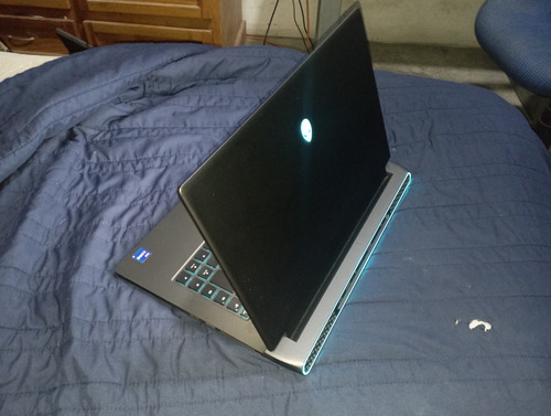 Laptop Alienware M15 R7 Gris (Usado)