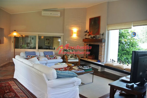 Casa En Venta De 5 Dormitorios A Metros Del Mar