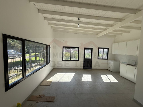 Casa En Venta 2 Dorm. A Estrenar! -calle 54 Nº 813 E/ Moreno (119) Y 121 General Belgrano.