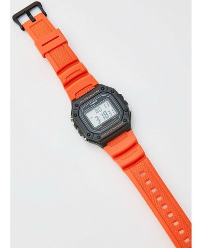 Imagen 6 de 6 de Reloj de pulsera Casio Youth W-218H de cuerpo color negro, digital, fondo gris, con correa de resina color naranja, dial negro, minutero/segundero negro, bisel color negro, luz ámbar y hebilla simple