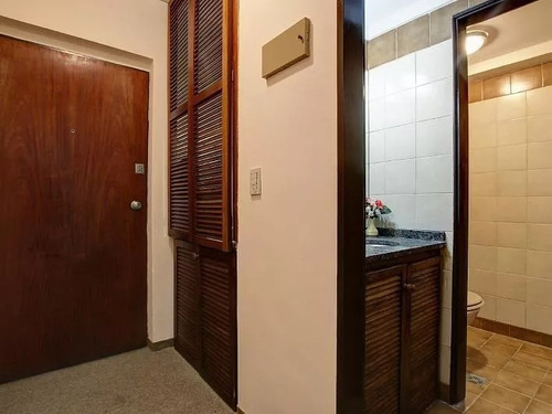 Av. Corrientes Y Montevideo. Dueño Vende Oficina 70 M2 En Excelente Ubicación E Impecable Estado. En Un Edificio Moderno Para Uso Profesional Y Comercial.