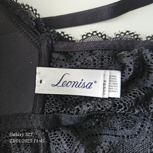 Bralette Triangular Con Base Y Espalda Anchas En Encaje
