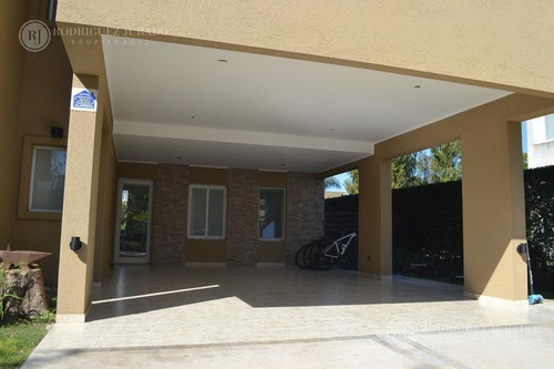 Imagen 4 de 28 de Casa De Gran Diseño, Espaciosa - Haras Santa Maria (toma Menor Valor En Mismo Barrio)