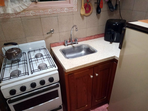 Departamento En Venta 2 Ambientes - Zona Centro, Contrafrente Con Patio