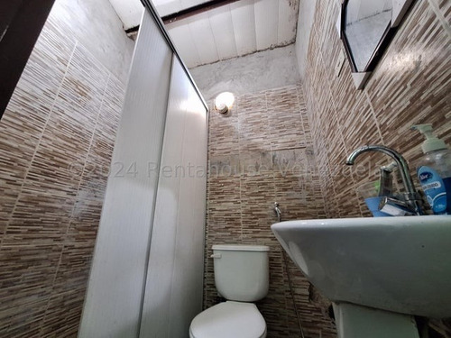 Amplia Casa Con Luz Trifásica Independiente En Cada Nivel En Venta En Barrios Lourdes Cerca De La Av Bermudez Y Cedro Db 24-23164