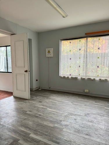 Amplia Casona Con Giro Comercial A Pasos De Sporting Club