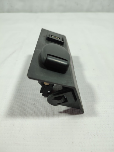 Toma Corriente Consola Central Nissan Sentra 1.8 Mod 13-16 O (Usado)