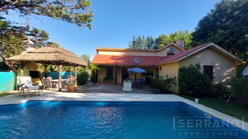 Casa En Venta Con 3 Dormitorios Y Pileta. Barrio Parque Sakura. Exaltacion De La Cruz