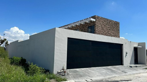 Quinta En Venta En Los Portales, Gral. Zuazua
