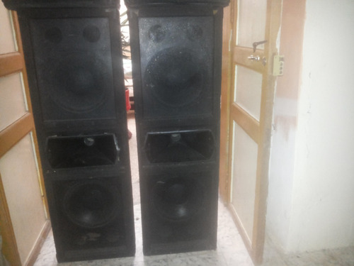 Dos Cabinas De Sonido Con Doble Parlante Y Brillo Das K8