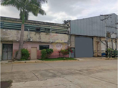 Galpón En Alquiler Zona Industrial Municipal, Avenida Henry Ford Frente A Lamigal. Consta De 585mts2 De Galpón Con Dos Baños, Altura Porton Entrada Aproximadamente 8mts Y El Galpon 12 Mts Gf